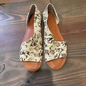 1. State Snakeskin Leather Shoes